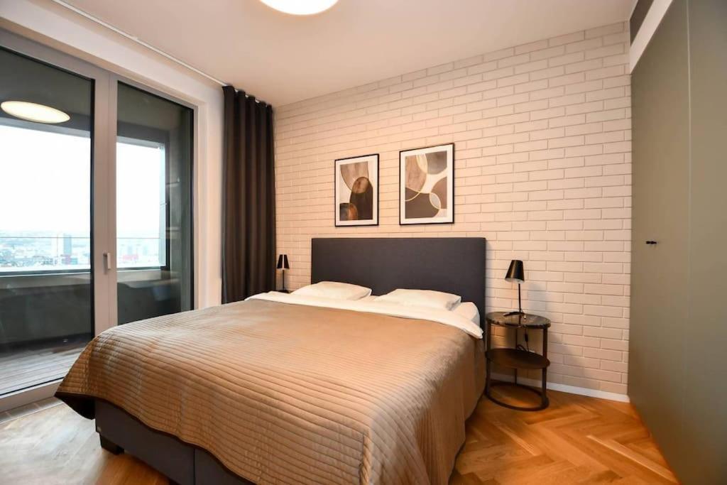 Skypark Luxury Apartment With Skyline View & Free Parking Bratislava Exterior foto