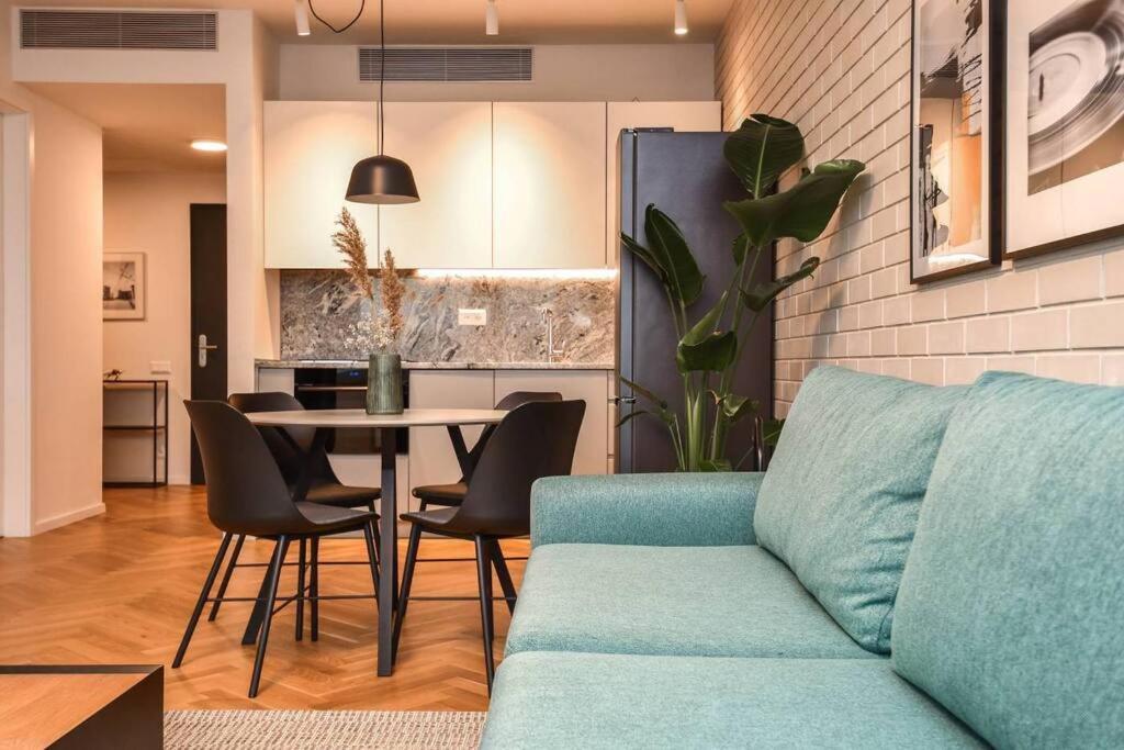 Skypark Luxury Apartment With Skyline View & Free Parking Bratislava Exterior foto